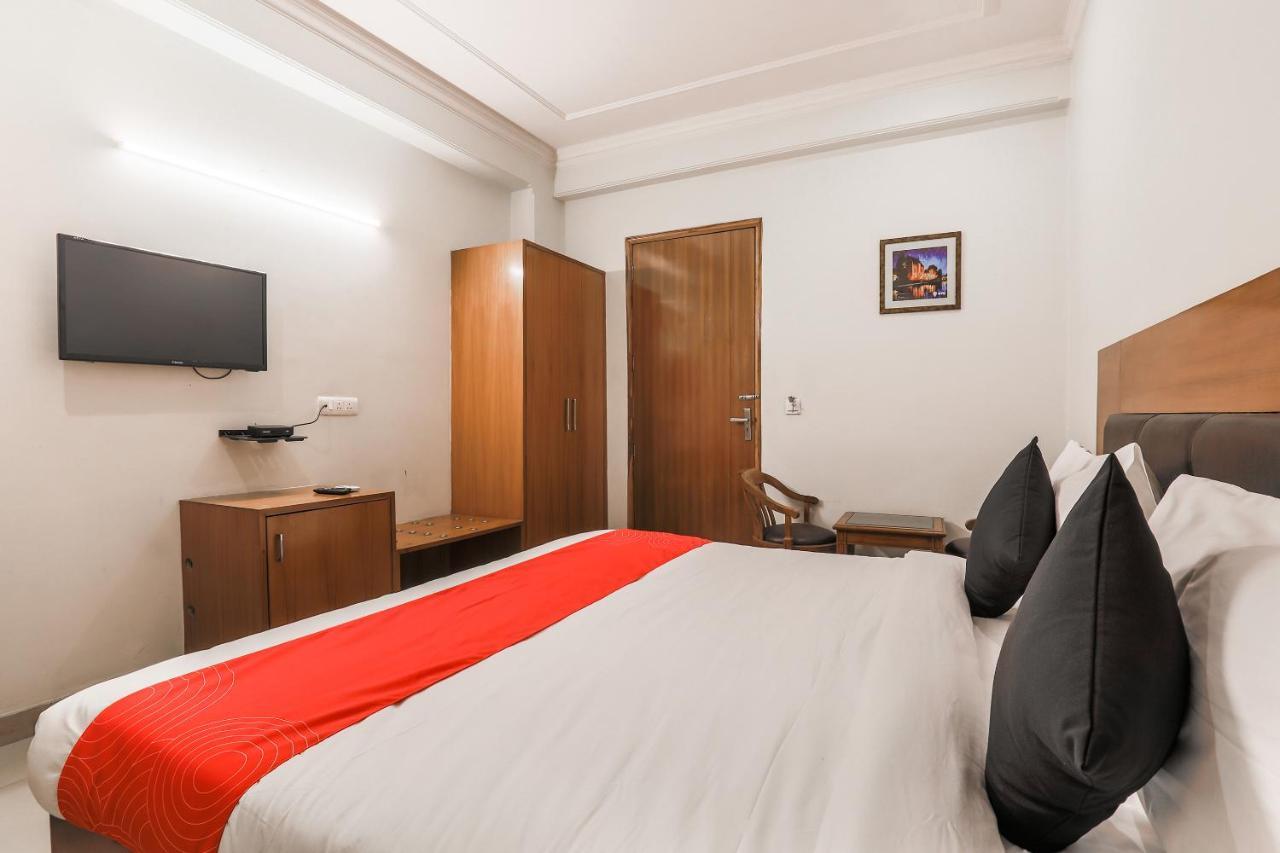 Edition O 30039 Red Carpet Hotels Noida Exterior photo